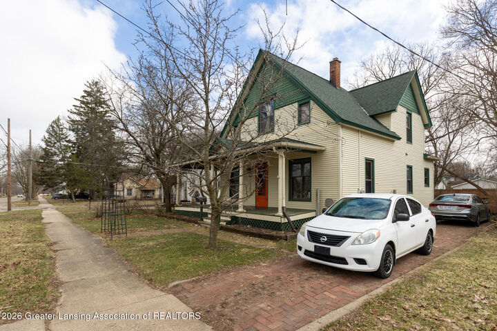 Property Photo: 420 E Henry Street MI 48813