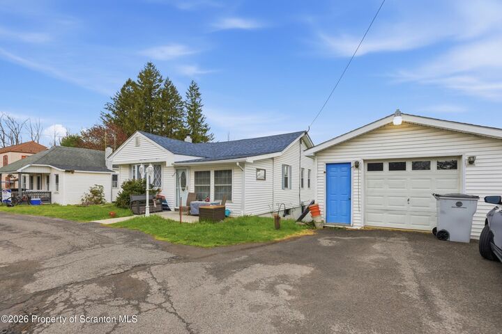 Property Photo:  