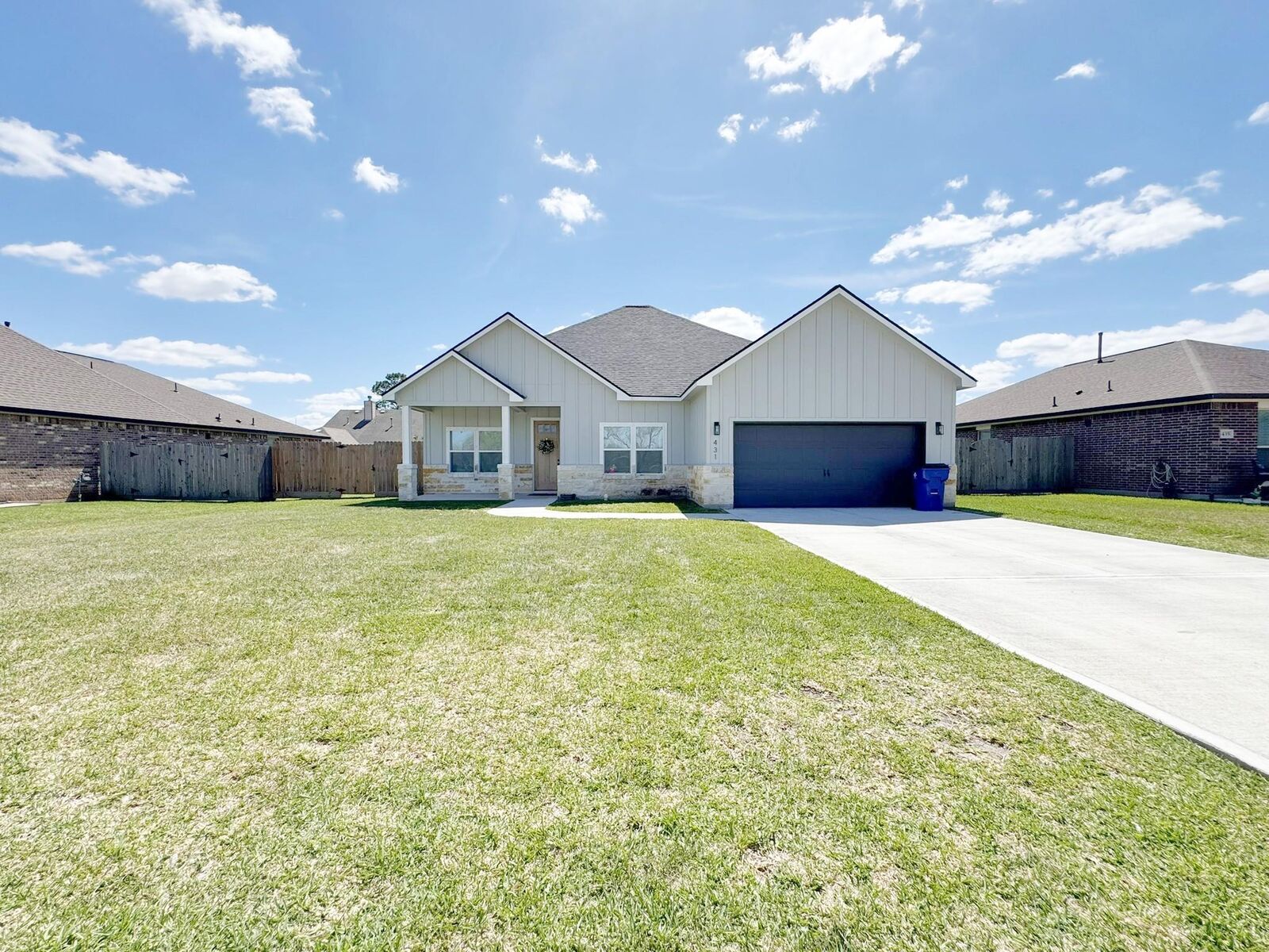 Property Photo:  431 Wellshire Drive  TX 77486 