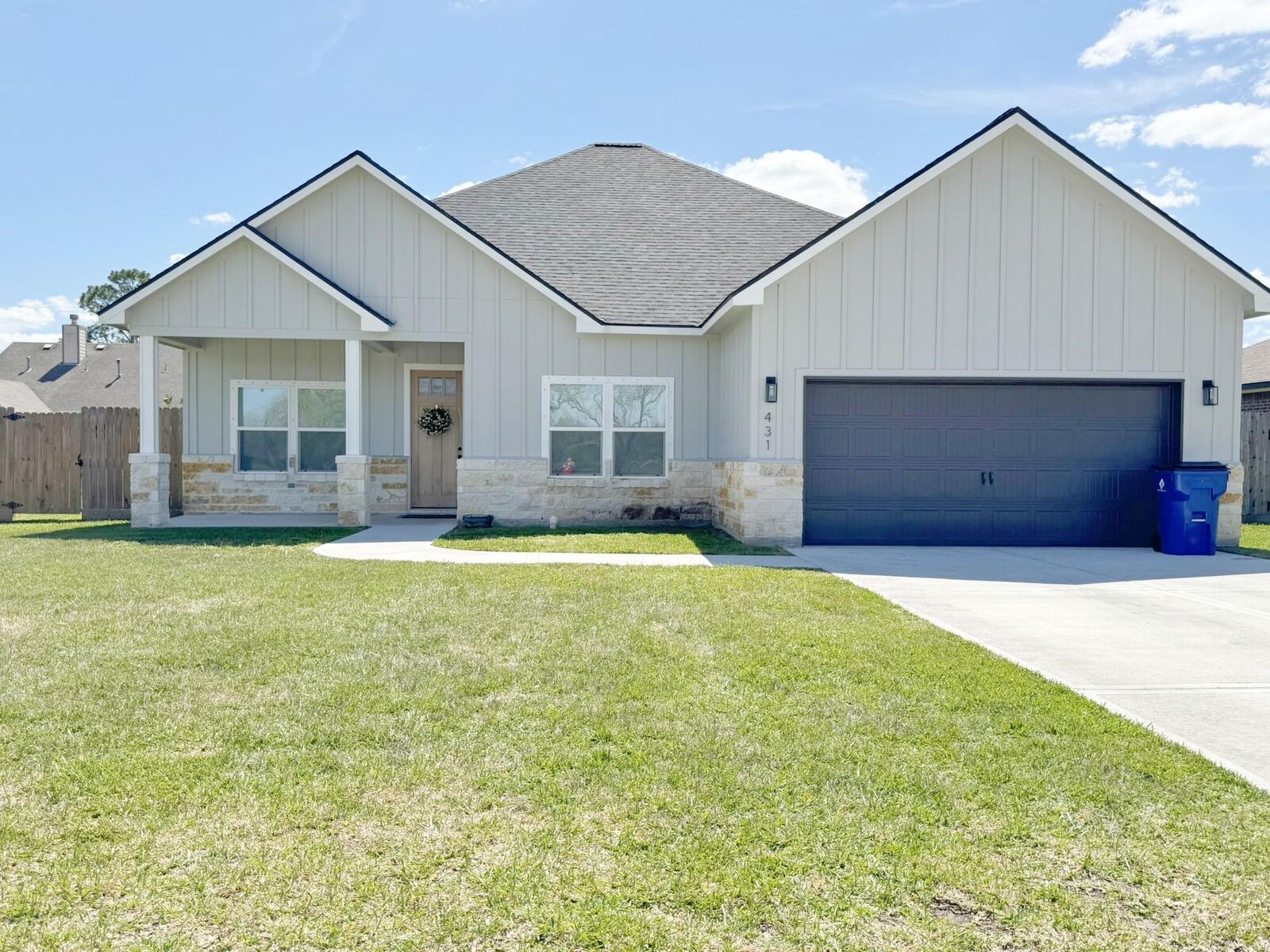 Property Photo: 431 Wellshire Drive TX 77486
