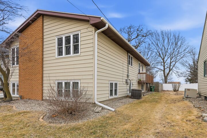 Property Photo:  106 S East Street  IA 50228 