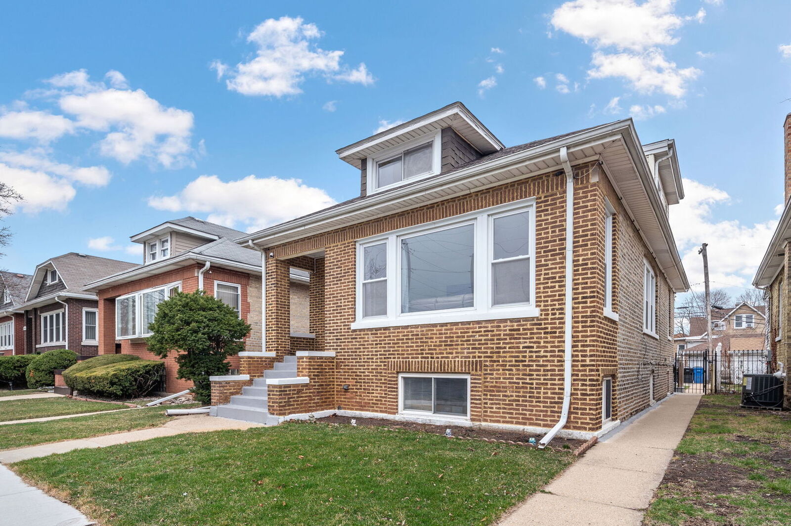 Property Photo:  4608 W Montana Street  IL 60639 