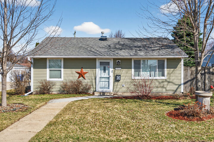 Property Photo: 1021 E Taylor Street IL 60115