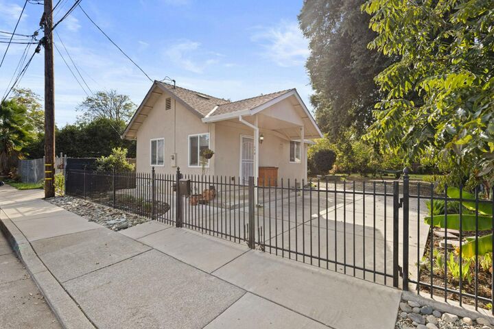 Property Photo:  608 Yolo Street  CA 95605 