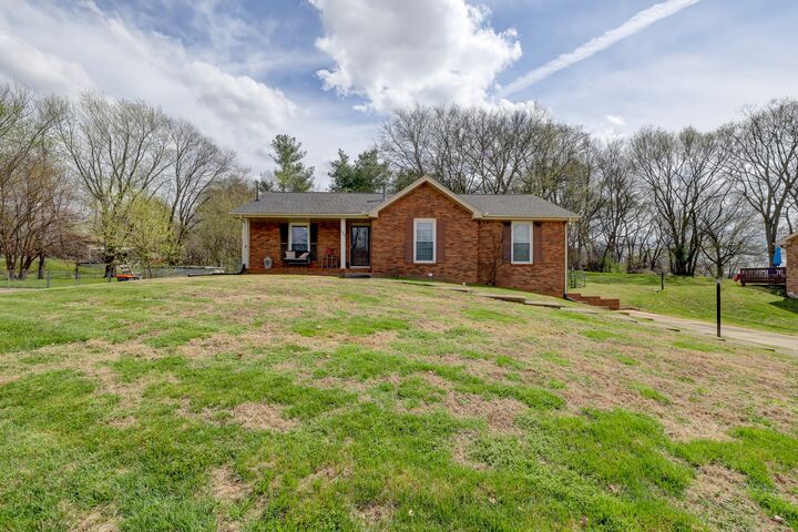 Property Photo:  1909 Claymont Dr  TN 37040 