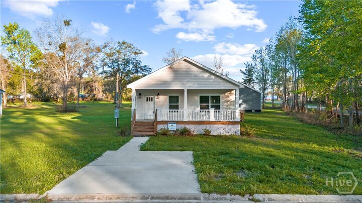 Property Photo:  16 SW Pear Street  GA 31316 