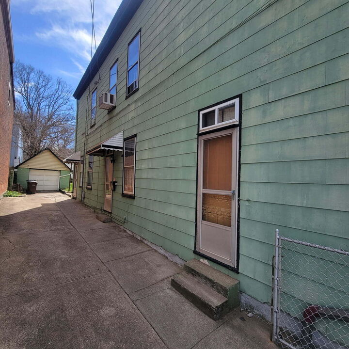 Property Photo:  512 W 12th Street  KY 41071 