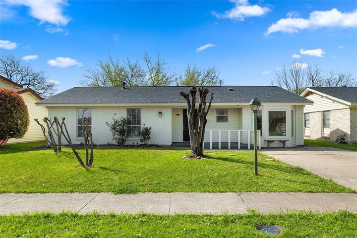 Property Photo:  429 Blueberry Lane  TX 75052 