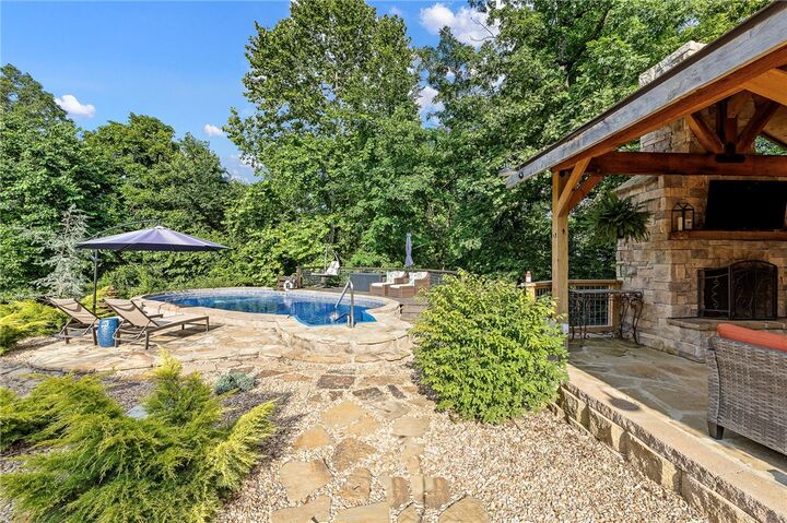 Property Photo:  6 Leawood Place  AR 72715 
