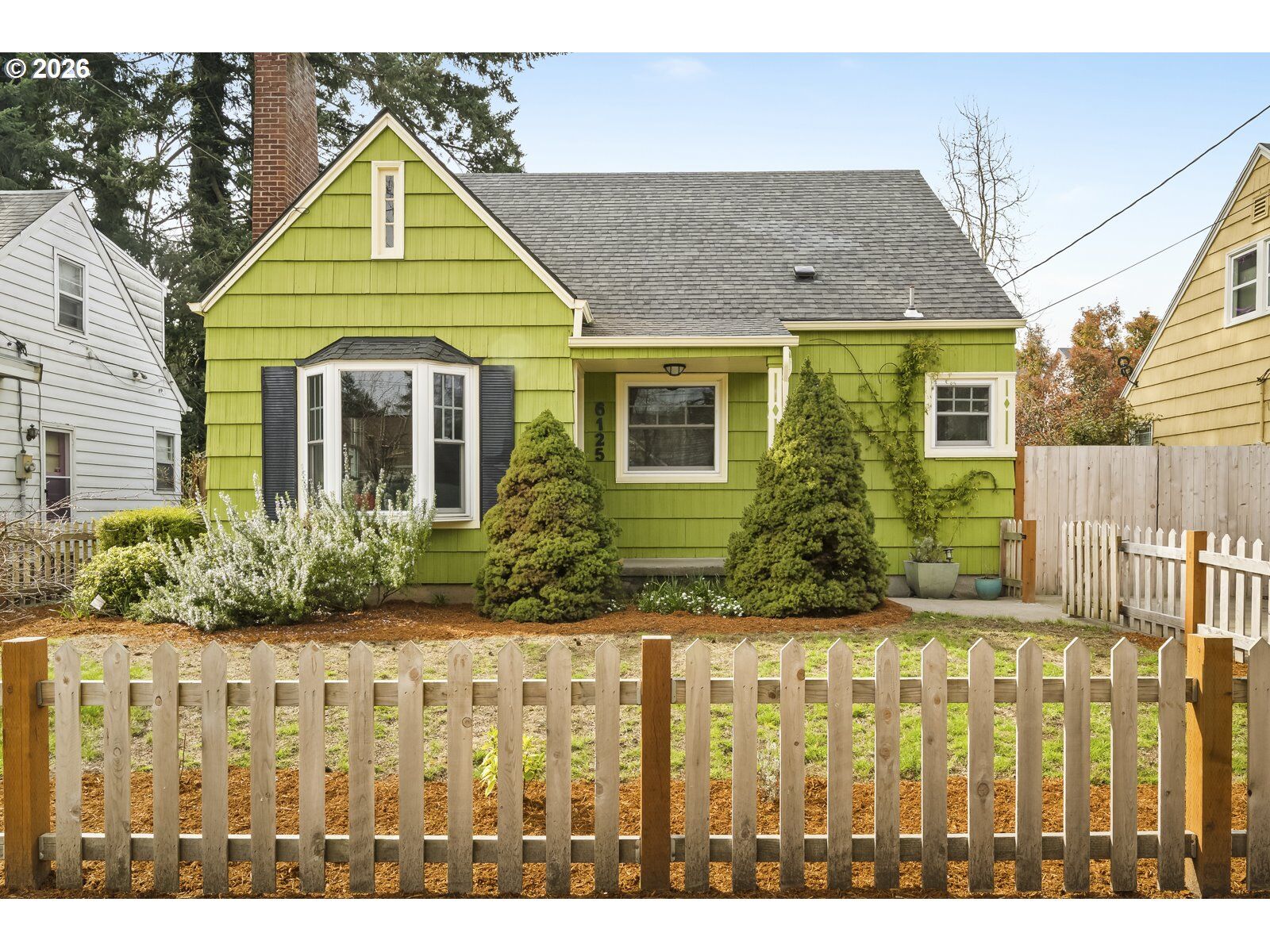 Property Photo:  6125 SE 41st Ave  OR 97202 