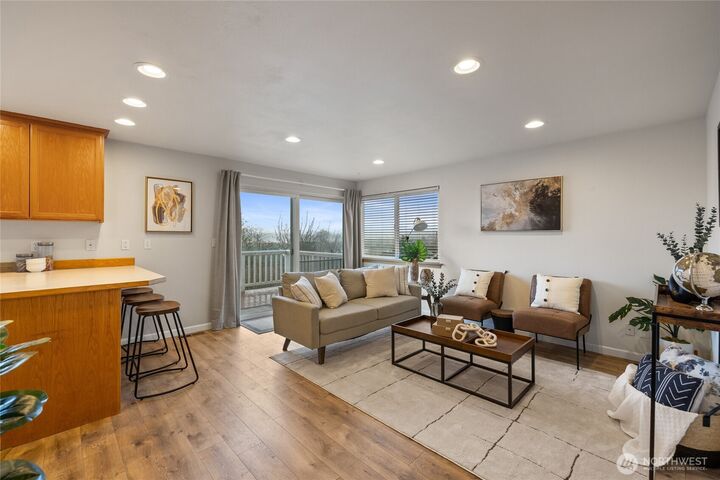 Property Photo:  2411 E 13th Street  WA 98310 