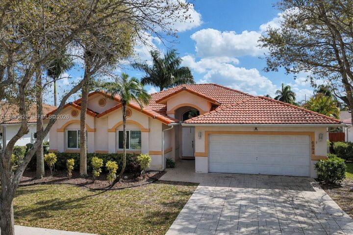 Property Photo: 16898 Crestview Ln FL 33326