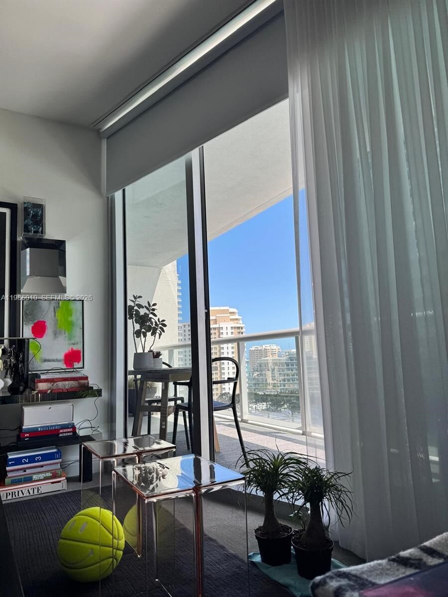 Property Photo:  475 Brickell Ave 1711  FL 33131 