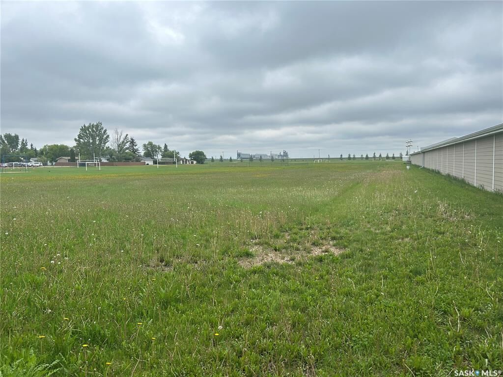 Property Photo:  2 110th Avenue  SK S0E 1T0 