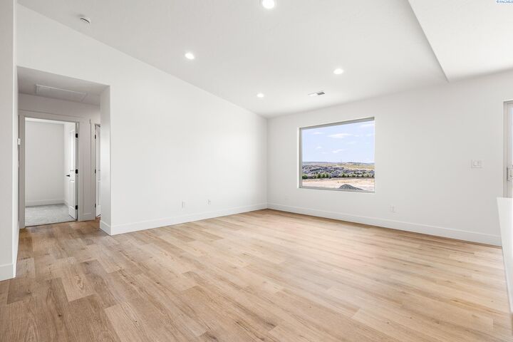 Property Photo:  2900 S Penn St  WA 99338 