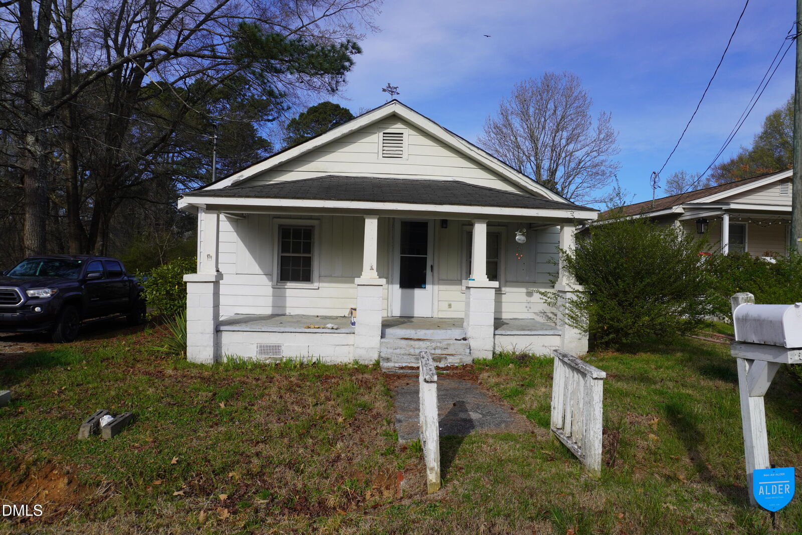 Property Photo:  216 Nassau Street  NC 27596 