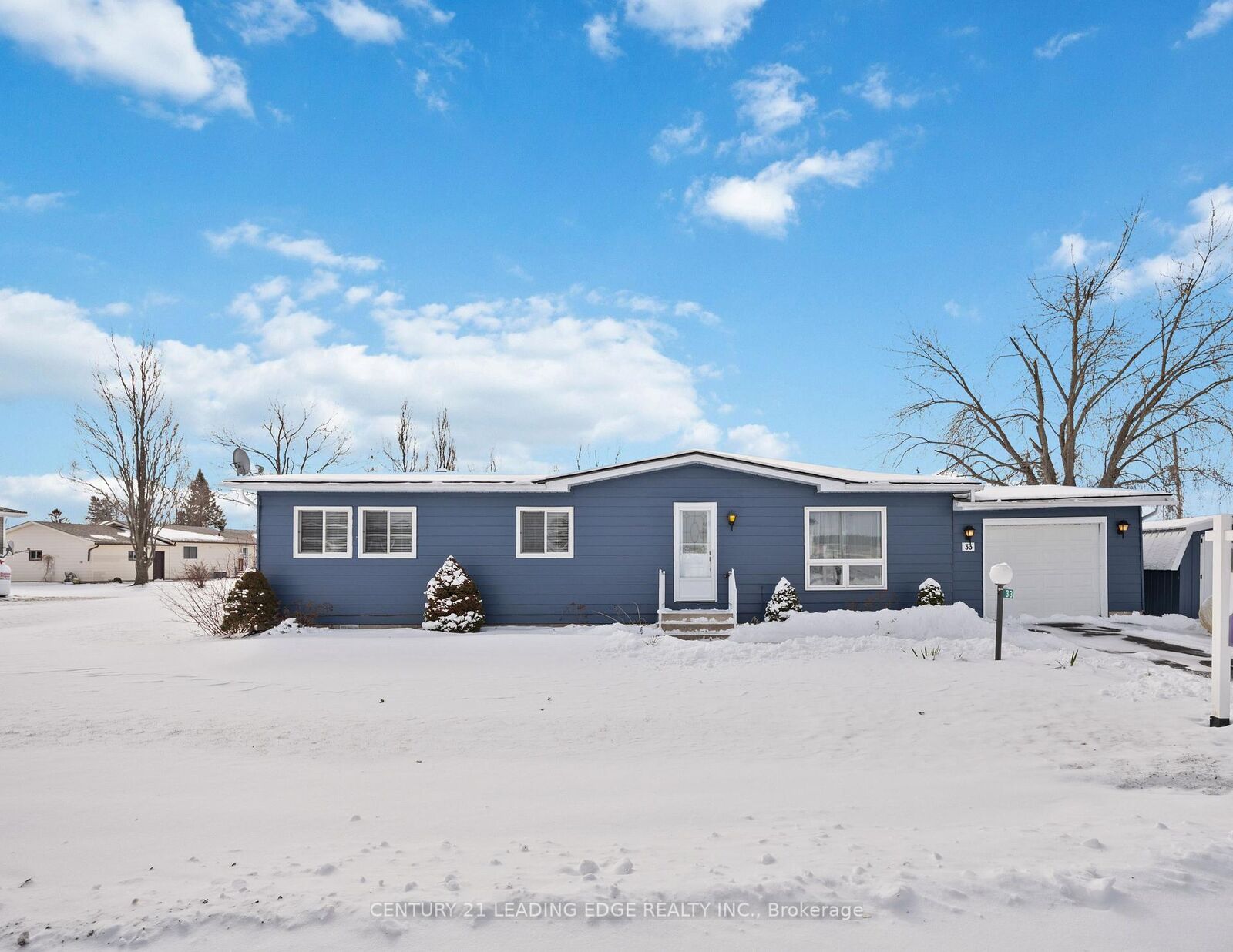 Property Photo:  33 Vista Drive  ON K9V 0H7 