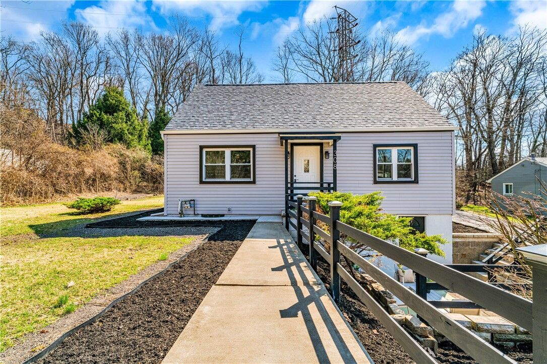 Property Photo:  308 Edgewood Drive  PA 15145 