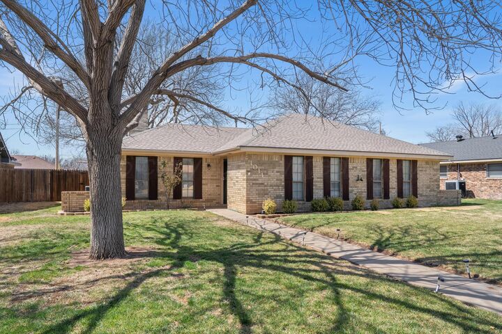 Property Photo: 1014 Shelley Drive TX 79015