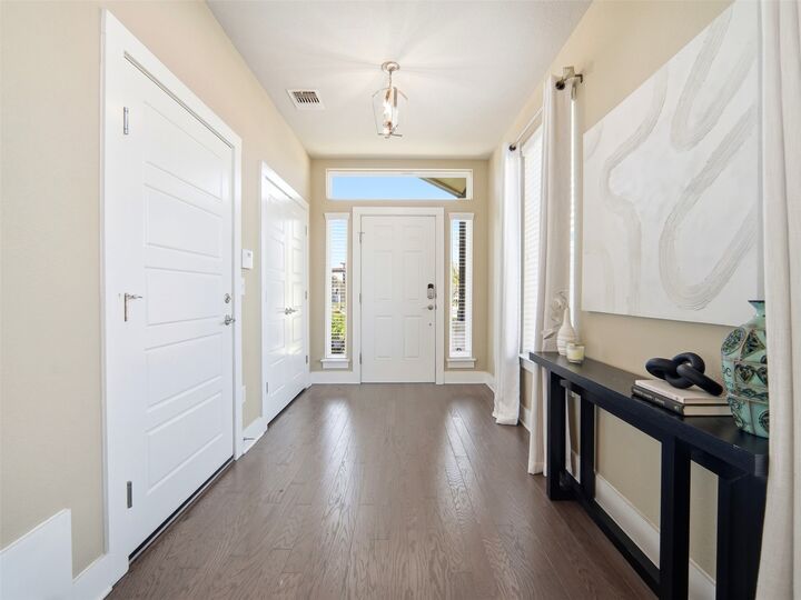 Property Photo: 6916 Cardinal Bloom Loop TX 78744