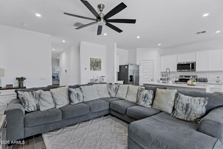 Property Photo:  2939 W Shanley Avenue  AZ 85120 