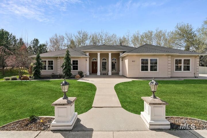 Property Photo: 977 N Woodvalley ID 83616