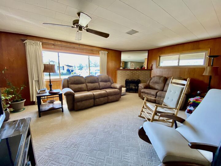 Property Photo:  401 E Gum  AR 72476 