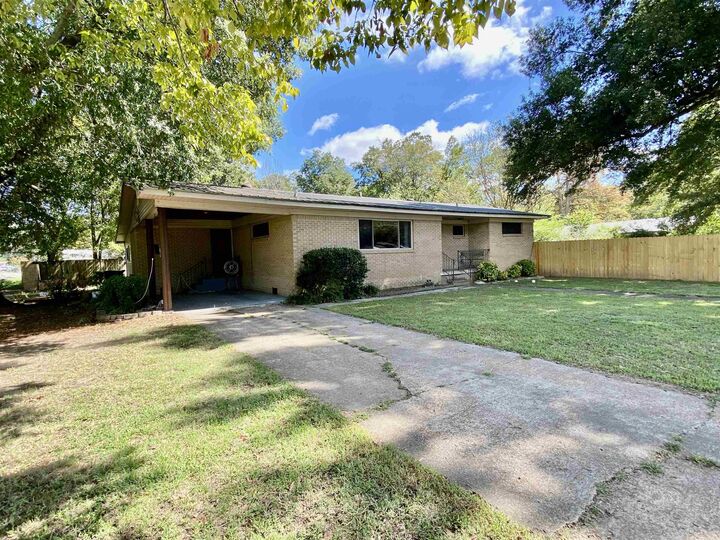 Property Photo:  401 E Gum  AR 72476 