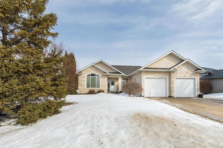 Property Photo: 35 Granite Park Boulevard MB R5G 2A9