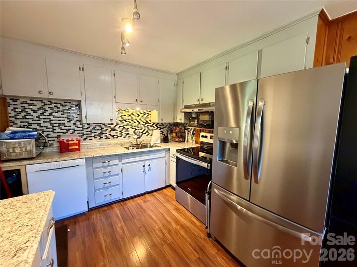 Property Photo:  4516 Brooktree Drive  NC 28208 