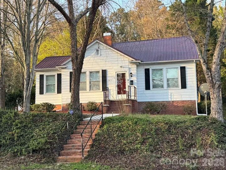 Property Photo: 741 W Brooklyn Avenue SC 29720