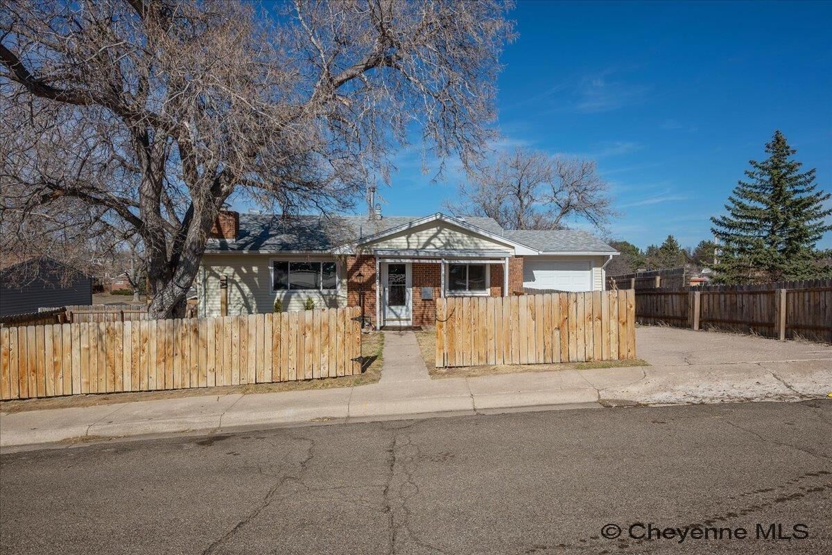 Property Photo: 1823 Lilac Ct WY 82001