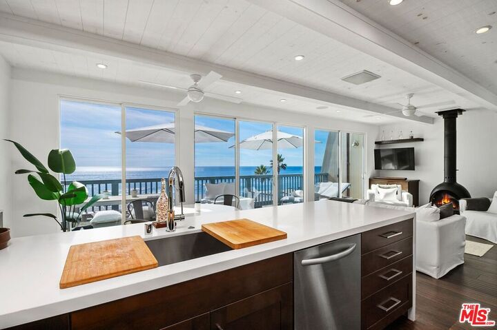 Property Photo:  11940 Whalers Ln  CA 90265 