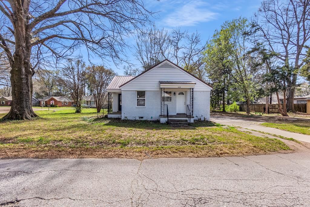 Property Photo:  330 Center Drive  AR 72301 
