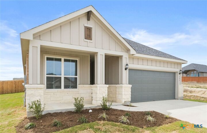 Property Photo:  526 Rubber Tree Way  TX 78610 