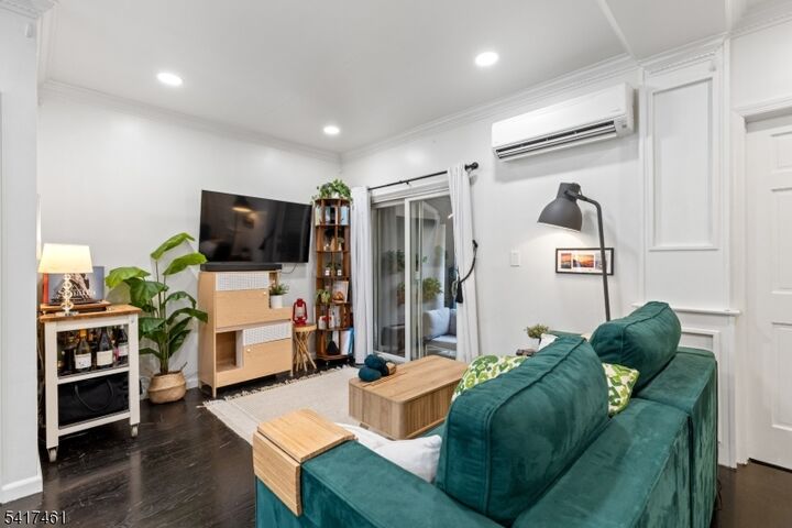 Property Photo:  91 Coles St 1  NJ 07302 