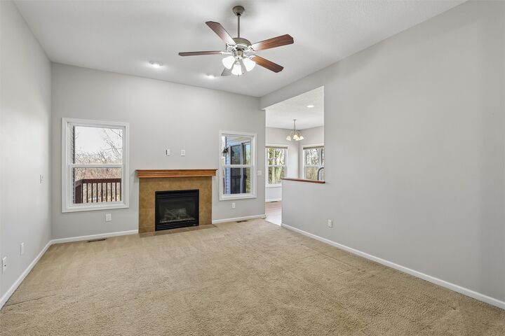 Property Photo: 10023 N Glenstone Court IA 50131