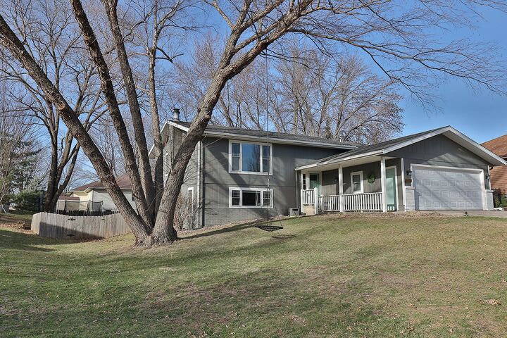 Property Photo:  912 Park Lane  IA 50219 