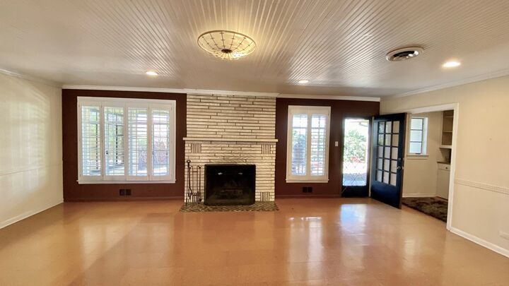 Property Photo: 825 Myrta St TX 78028