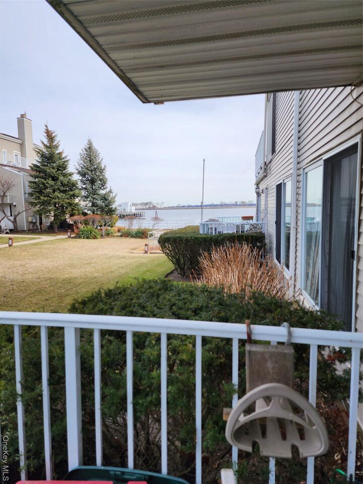 Property Photo: 5 Landing Way 59 NY 10464