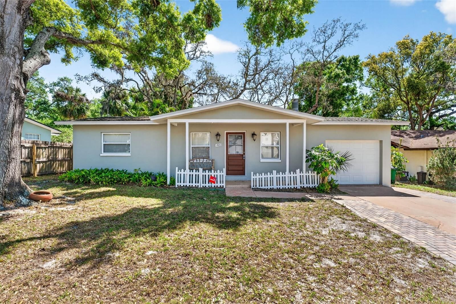 Property Photo: 1404 Oak Haven Drive FL 34695