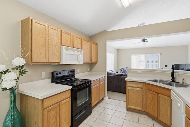 Property Photo:  2120 Nicollett Way  FL 34748 