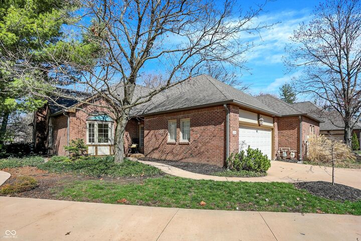 Property Photo:  2048 Oldfields Cir N Drive  IN 46228 