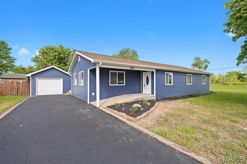 Property Photo:  685 Sand Prairie Road  IL 62040 