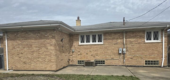 Property Photo: 8517 W Carmen Avenue IL 60656