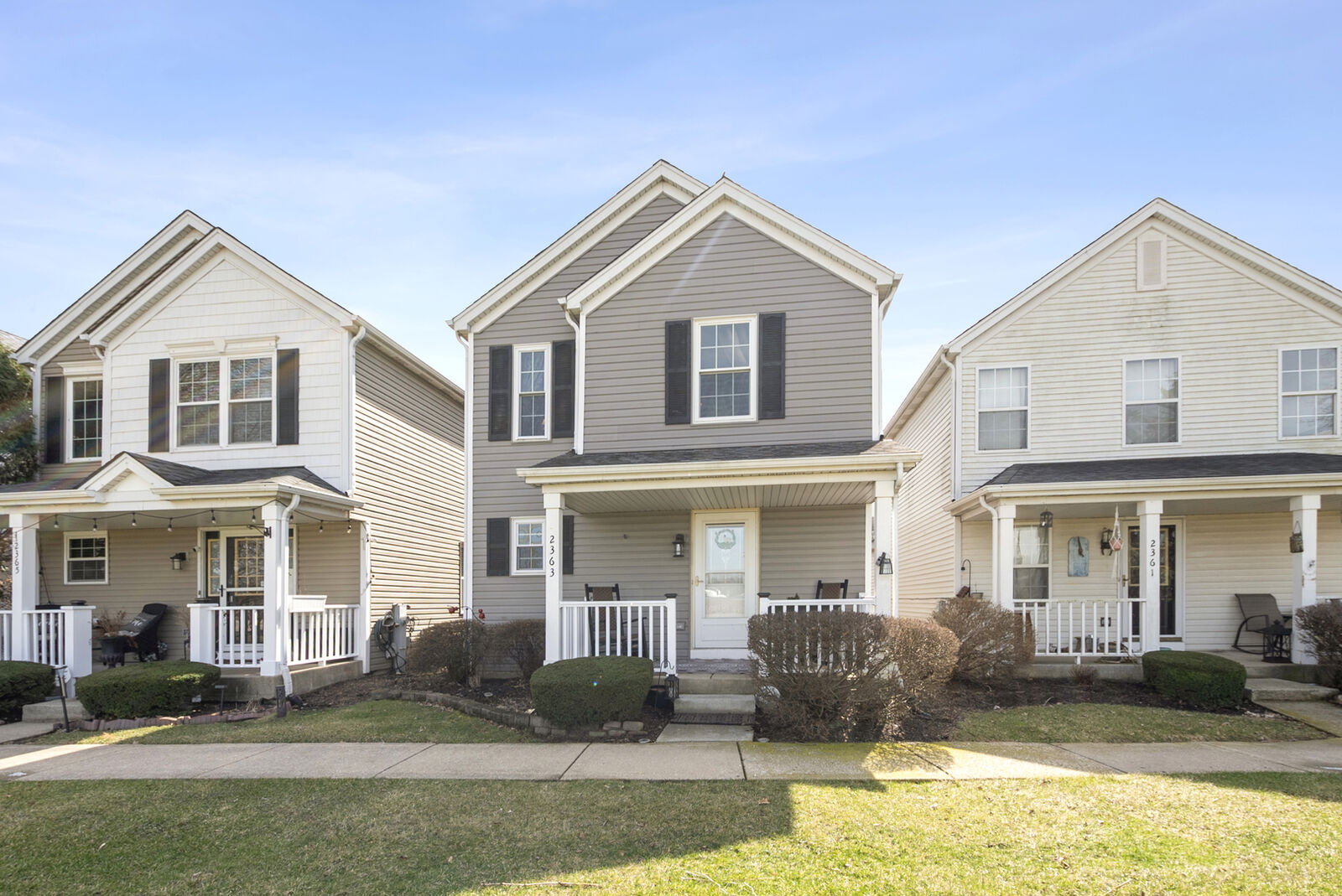 Property Photo: 2363 Woodhill Court IL 60586