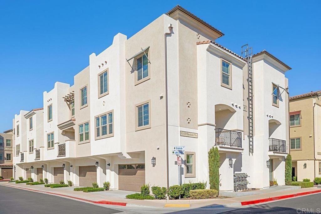 Property Photo: 313 Brookside Way CA 92071