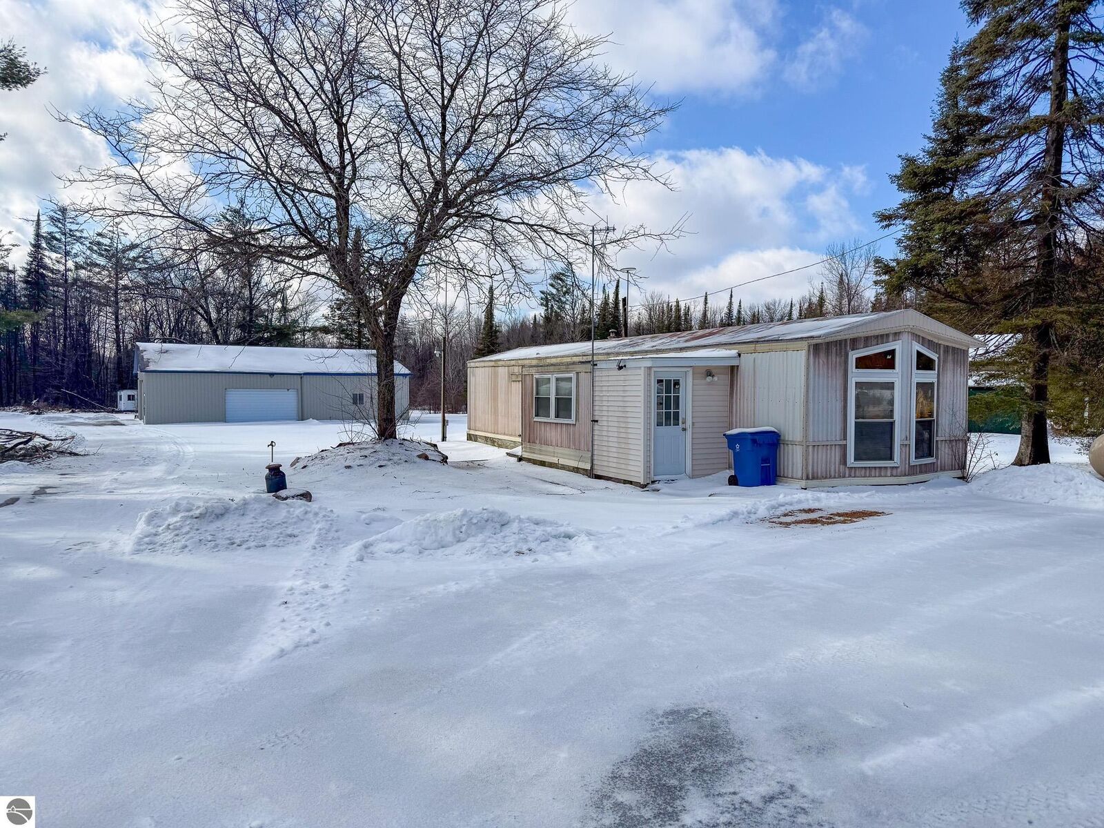 Property Photo: 3108 S Loxley Road MI 48629