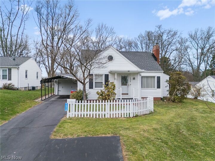 Property Photo:  1515 Manor Avenue NW  OH 44708 