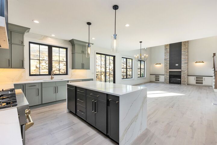 Property Photo:  17-4-34 Boiling Kettle Way  NH 03110 